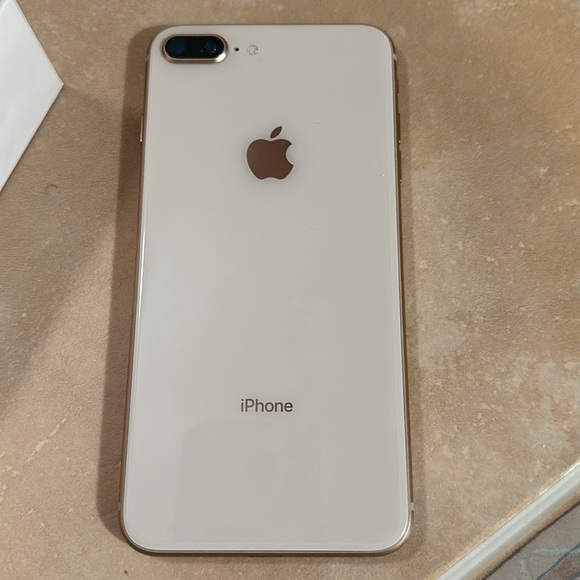 EUC IPHONE 7 PLUS - Picture 4 of 8